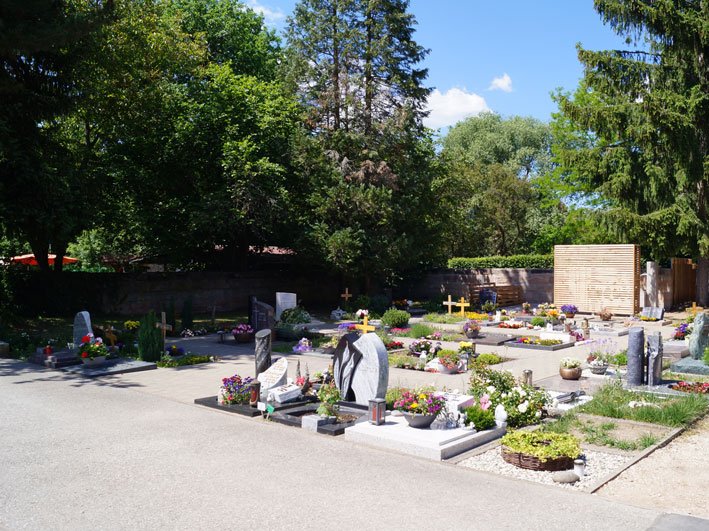 Urnenerdgrab Alter Friedhof