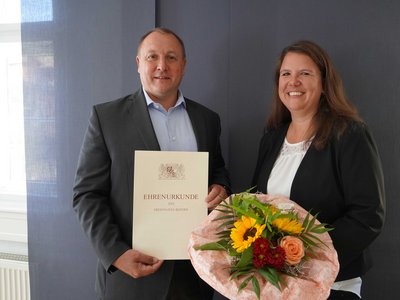 Berufliches Doppel-Jubiläum für Anja Korngiebel: 25 Jahre öffentlicher Dienst und 25 Jahre beim Markt Feucht