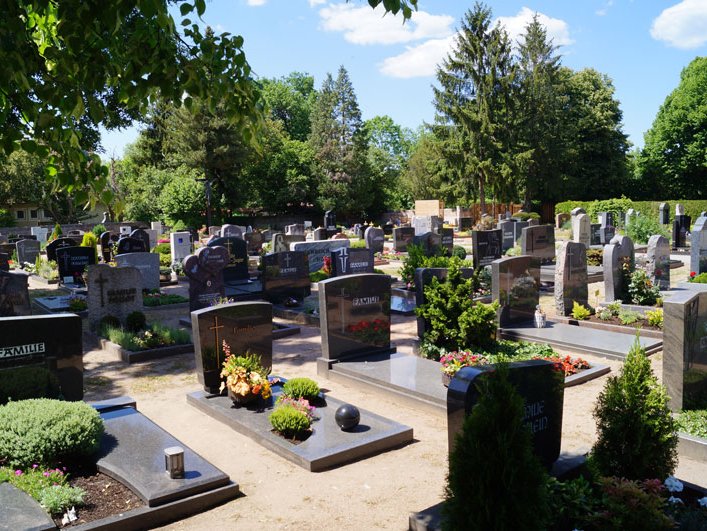 Alter Friedhof Erdgrabstätte