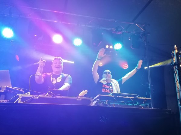 Mallorca-Party mit einem DJ vom Bierkönig auf der Bühne