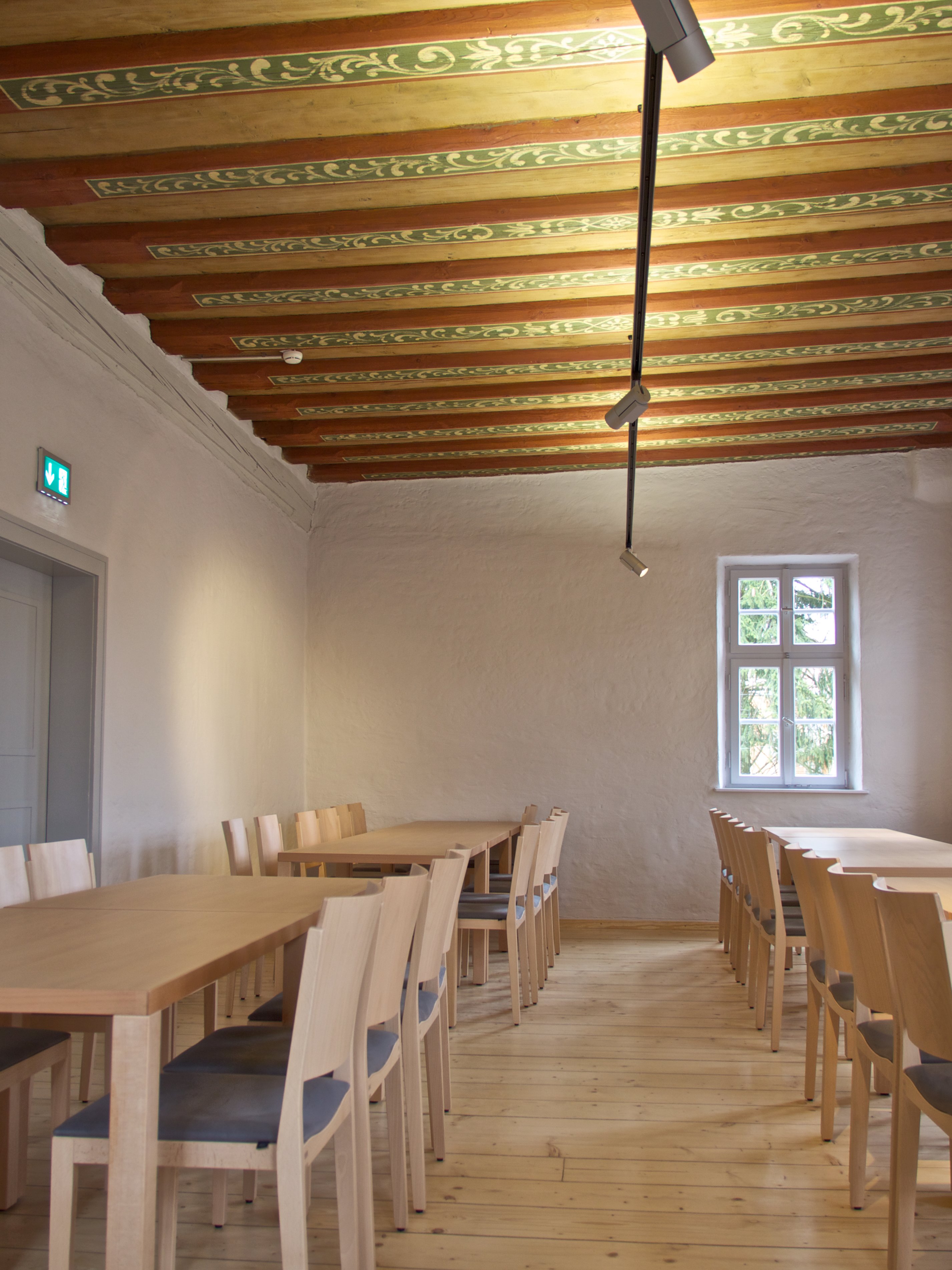 Αίθουσα στο Καστρο Τσαιντλερ με ζωγραφισμένη ξύλινη οροφή