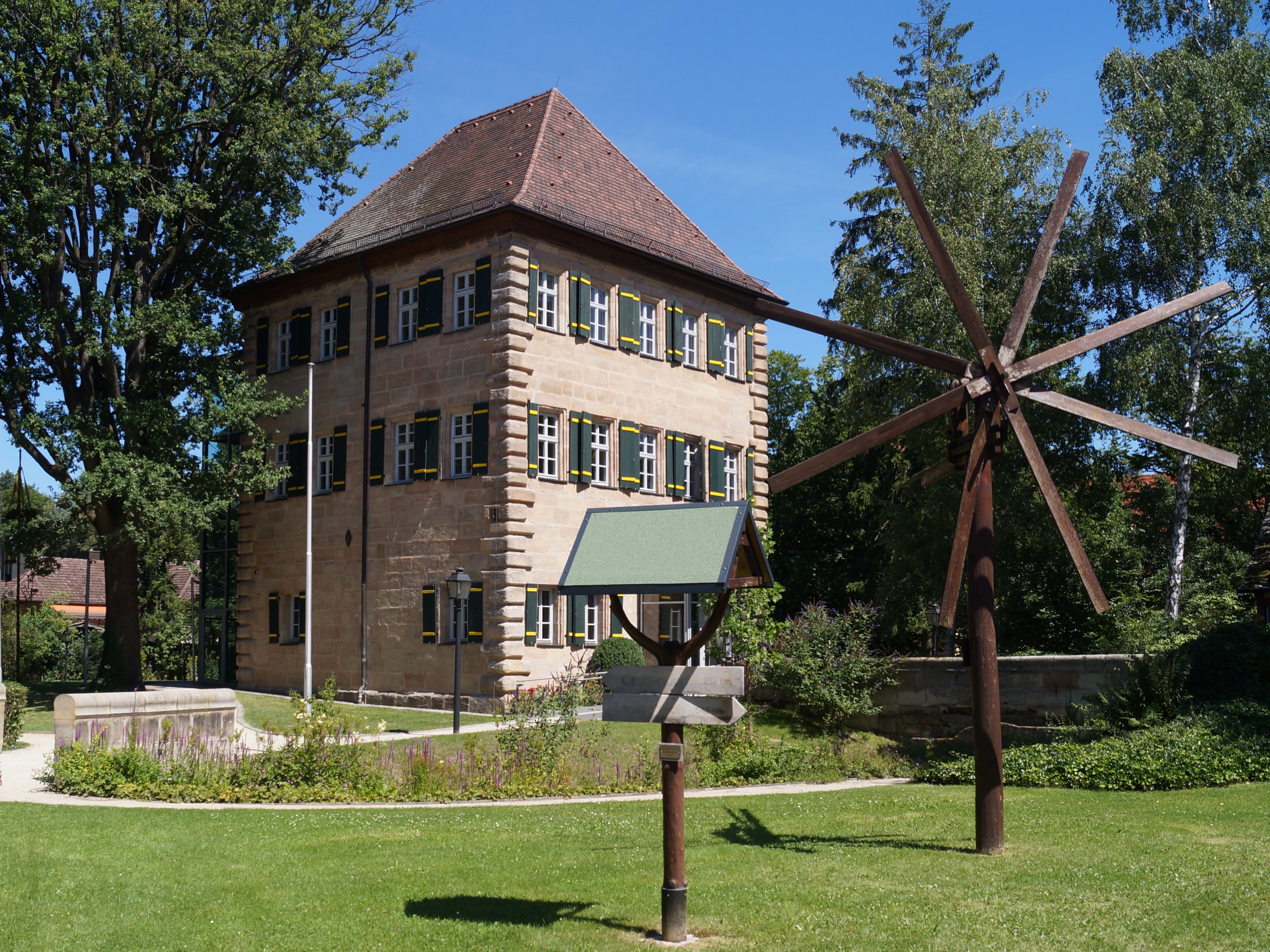 Schlosspark mit Blick auf den Klapotetz und das Zeidlerschloss